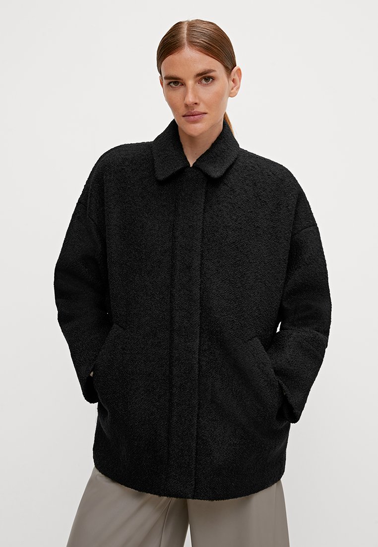 comma Lichte jas zwart comma Lichte jas zwart