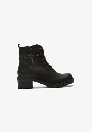 Bata, Bottines à lacets - black