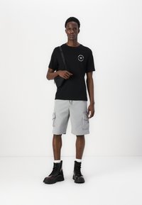 Jack & Jones - JJSIMON TEE CREW NECK 5 PACK - T-shirt con stampa - white/black/sky/chambray/iceberg Immagine in miniatura 1