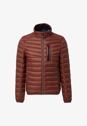 Smeđi jastučić sa visokim ovratnikom, zatvaranjem na zip, horizontalnim prošivenim uzorkom i džepom na kraju na zip. Ima elastične manžete i rub.