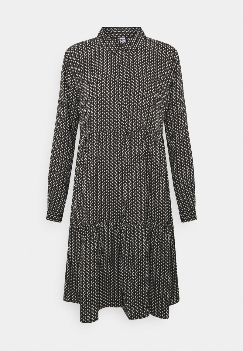 Robe midi à manches longues à motifs noirs et blancs, col montant et jupe à volants superposés.