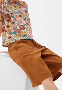 QS Shorts - brown