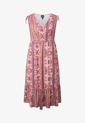 Mouwloze roze midi-jurk met V-hals, bedrukt met geometrische vormen in paars, geel en wit, voorzien van strikbandjes en een geplooide taille.