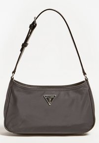 Grå nylon skuldertaske med et slankt design, der har en logoplaket og justerbar rem, glat tekstur og lynlåslukning øverst.