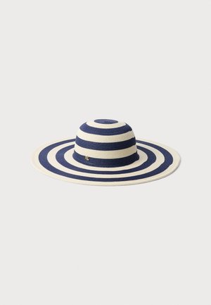 Chapeau de soleil à larges bords avec des rayures horizontales alternées bleu marine et blanc, avec un petit logo doré sur le côté.