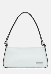 Borsa a tracolla in pelle bianca con bordi neri curvi, dotata di una strap singola e di una placca logo metallica sul lato. Texture liscia.