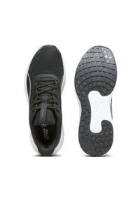 Scarpe da ginnastica nere con una tomaia in mesh testurizzato, lacci piatti e suola in gomma con un motivo a battistrada geometrico.