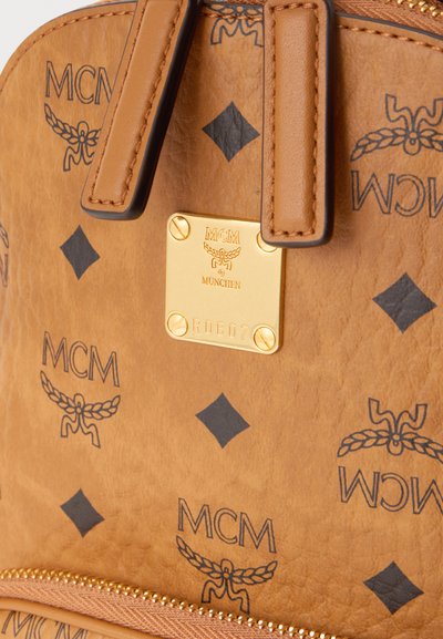 MCM AREN VI SLING - Τσάντα χιαστί - cognac