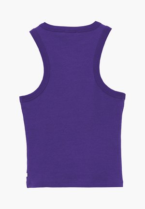 Débardeur violet côtelé sans manches avec un col rond, vu de dos sur un fond blanc uni.