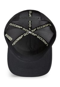 Cappellino da baseball in rete nera che mostra l'interno con le cinghie brandizzate "GOORIN" e chiusura regolabile a scatto.