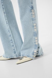 Thumbnail Image 6