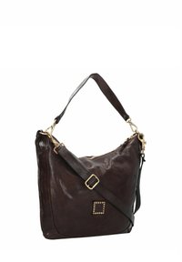 Borsa a spalla in pelle marrone scuro con superficie testurizzata, dotata di dettagli in metallo dorato e di una tracolla regolabile.