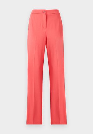 Koraalrode wijde broek van een soepele stof, met een voorste knoopsluiting en twee zijzakken, ontworpen voor een comfortabele pasvorm.