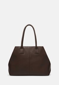 Brązowa skórzana torba typu tote o konstrukcyjnej formie, z dwoma płaskimi uchwytami i szwem wzdłuż środka. Gładka tekstura i minimalistyczne elementy metalowe.