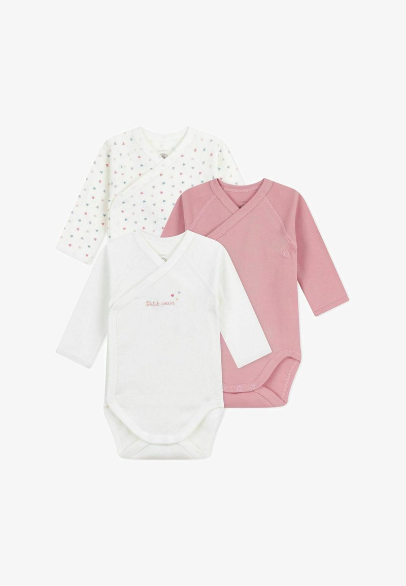 Drei langärmelige Bodysuits: einer weiß mit kleinen, mehrfarbigen Herzen, einer einfarbig weiß und einer in kräftigem Pink, alle mit Druckknopfverschluss.