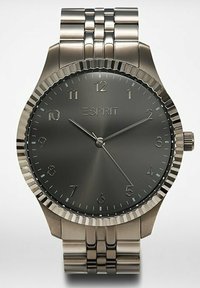 Herrenarmbanduhr von Esprit mit einem dunkelgrauen Zifferblatt, silbernen Stundenmarkierungen und einem polierten Armband aus Edelstahl mit strukturiertem Lünette.