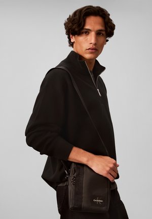 Calvin Klein, RUBBERIZED REPORTER - Schoudertas - black