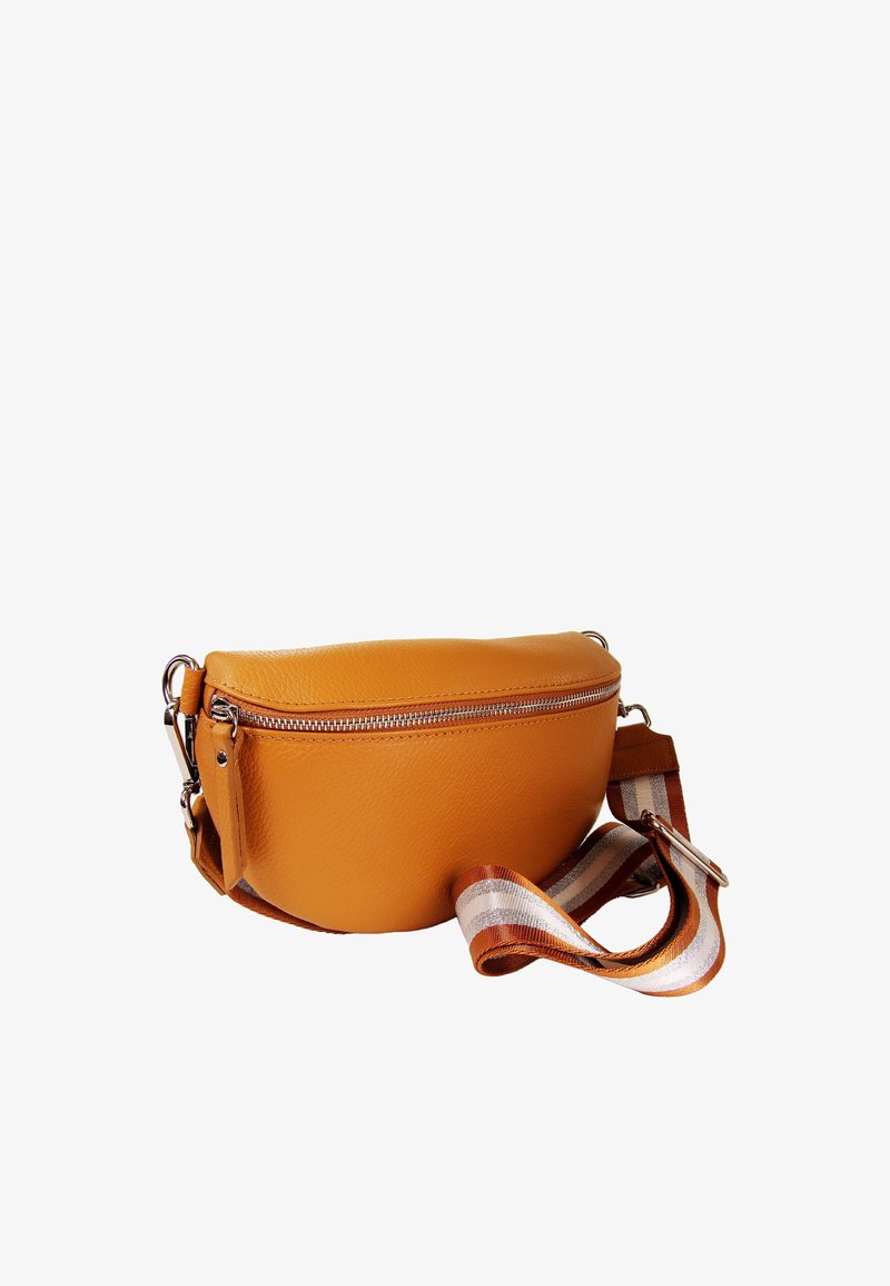 Gele leren crossbodytas met afgeronde vorm, zilveren rits en een verstelbare band met patroon in oranje en crèmekleuren.