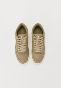 Thumbnail Image 4