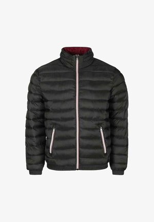 Veste matelassée noire avec un col montant, fermeture éclair et deux poches latérales. Présente des accents rayés rouges et blancs le long de la fermeture éclair.