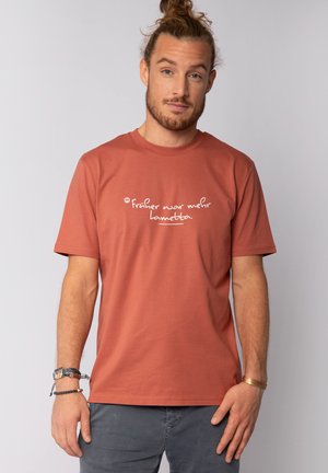 FRÜHER WAR MEHR LAMETTA - T-shirt print - heritage brown
