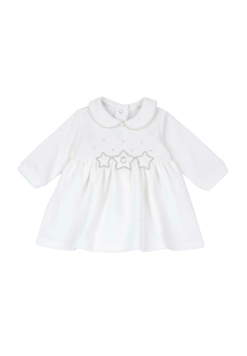 Vestido de algodón blanco con mangas largas, cuello redondo, cuerpo acolchado y detalles de estrellas bordadas en la cintura. Textura suave, forma de línea A.