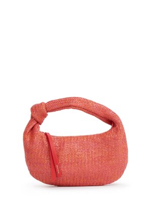 Borsa intrecciata color corallo con manico annodato e cursore rosso con etichetta «MIRACLE» su sfondo bianco.
