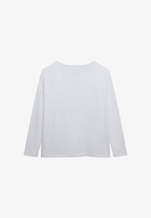 Prosty biały długi rękaw z okrągłym dekoltem, widoczny od tyłu na białym tle.