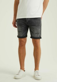 CHASIN' EGO.S SANTINE - Shorts vaqueros - black