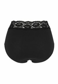Czarne majtki damskie z wysokim stanem, szerokim pasem z kwiatowej koronki i gładkim materiałem osłaniającym dolną część ciała.