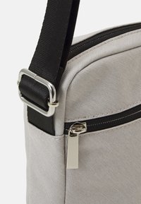 bugatti SHOULDERBAG SMALL - Bandolera - light grey