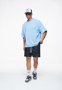 Pegador LOGO BOXY TEE - Basic póló - vintage washed riviera blue gum