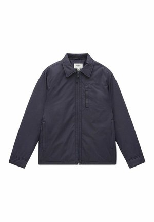 Donkerblauwe jas, lichtgewicht stof, ritsafsluiting, puntige kraag, één borstzak, twee zijzakken, eenvoudig ontwerp, lange mouwen.