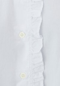 GAP CROPPED POPLIN RUFFLE - Blúzka so zapínaním na gombíky - optic white