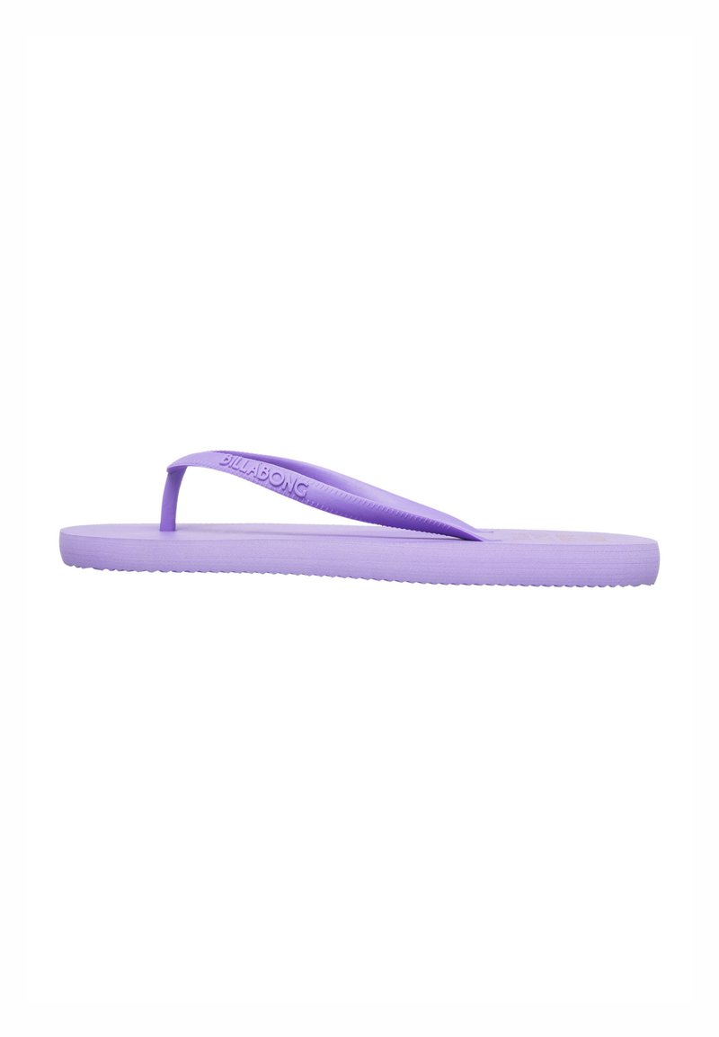 Lila flip-flop med gummisula och rem mellan tårna. Texturerad fotbädd och räfflad yttersula för bra grepp. Billabong-logotyp på remmen.