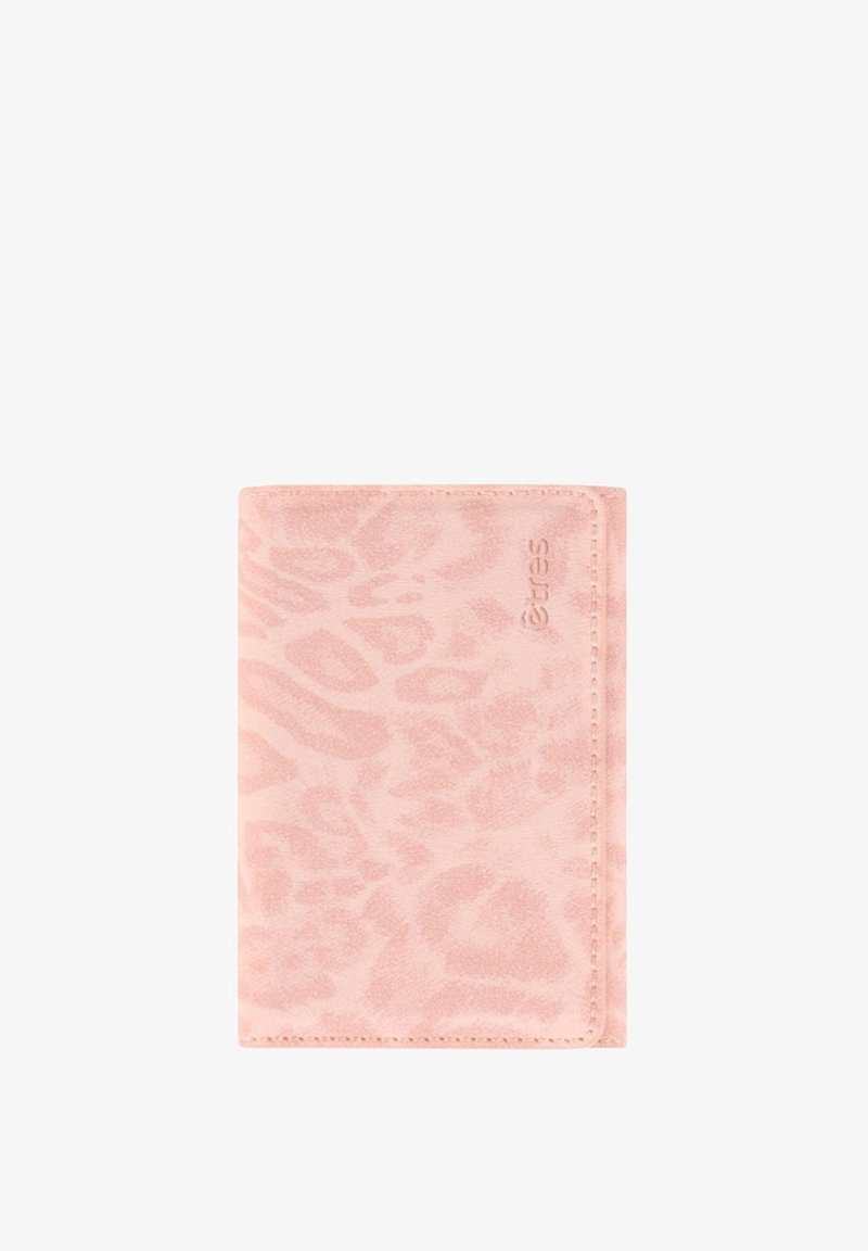 Leren portemonnee in zacht roze met een subtiel luipaardprintpatroon. Kenmerkt zich door gestikte randen en een reliëflogo detail. Compact rechthoekig model.