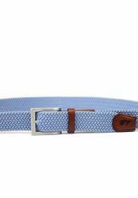 Woven blauer Gummigürtel mit einer quadratischen silbernen Metallschnalle, braunen Ledereinsätzen und einem Logo-Patch. Strukturierte Oberfläche, flexibles Design.
