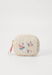 Quiltet beige veske med glidelås, med blomsterbroderi i rosa og blått. Myk tekstur med en liten rosa dusk som dekorasjon.