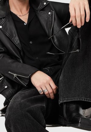AllSaints Chaqueta de cuero - black