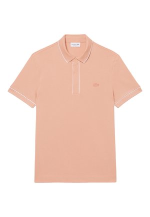 Polo a maniche corte rosa chiaro con bordo bianco su colletto e maniche, con un piccolo logo di coccodrillo ricamato sul petto.