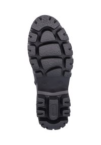 Semelle de chaussure en caoutchouc noir présentant des rainures profondes, une surface texturée et des cannelures proéminentes pour une meilleure adhérence. Les marquages incluent la taille et les détails du logo.