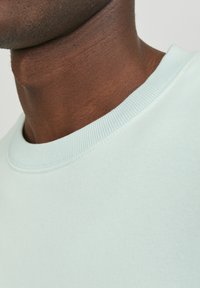 Jack & Jones JJESTAR CREW NECK - Collegepaita - soothing sea
