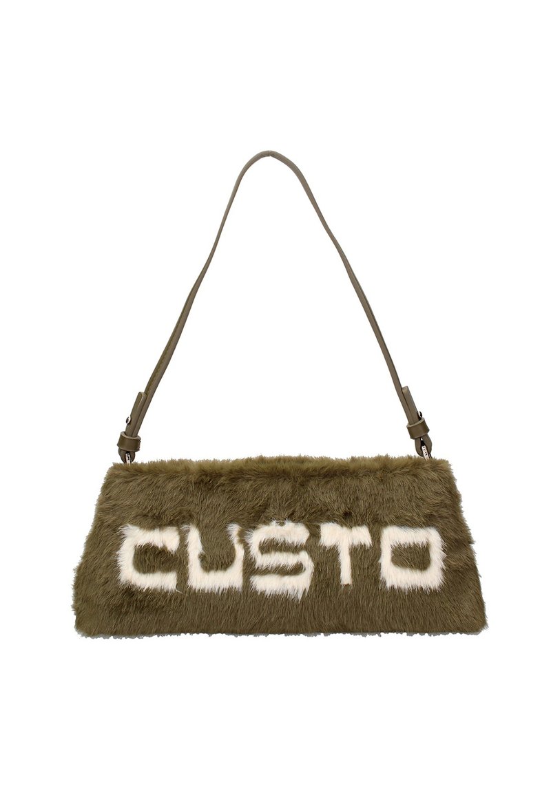 Olijfgroene nepbont tas met een rechthoekige vorm, voorzien van "CUSTO" in witte letters. Inclusief een verstelbare strap in tan.