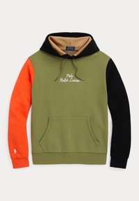 Bluza z kapturem w zielonym kolorze, z czarnym kapturem i pomarańczowymi rękawami. Posiada kieszeń kangurka oraz białe haftowane logo "Polo Ralph Lauren".