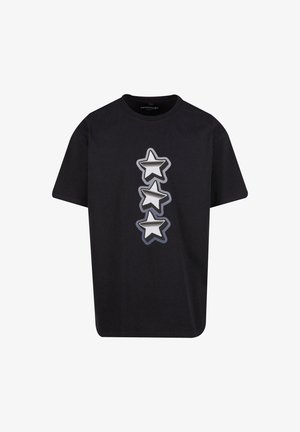 Must värviga puuvillane T-särk, millel on kolm virna tähekuju hõbedasest ja hallist värvist, ääristatud kontuuridega, rõhutades vabamat istuvust ja ümarat kaelust.