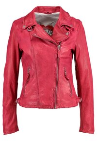 Czerwona skórzana kurtka motocyklowa o dopasowanym kroju, metalowe suwaki oraz perforowane rękawy dla wentylacji. Posiada szpiczasty kołnierz oraz regulację w talii.