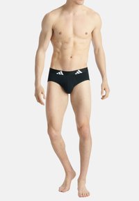 Svarta bomullsboxershorts med vita logotypdetaljer och en åtsittande passform. Har en mjuk textur och en låg midje-design, lämplig för vardagsbruk.