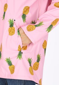 Blount & Pool MONSOON RAIN  - Regenjacke / wasserabweisende Jacke - pink pineapple