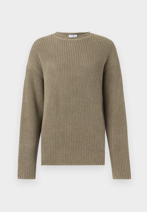 Pull en maille beige avec texture côtelée, manches longues, col rond et coupe décontractée.