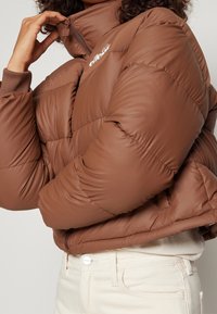 Ellesse Vinterjacka - brown